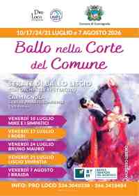 Ballo liscio nel cortile del Palazzo Comunale